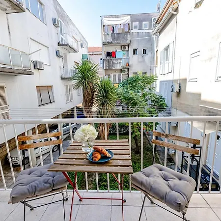 Jakov With Balcony * זאדאר