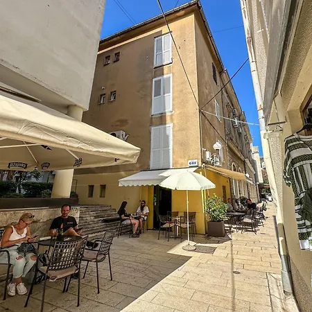Jakov With Balcony Appartamento