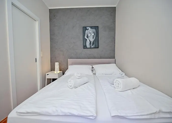 Jakov With Balcony * זאדאר