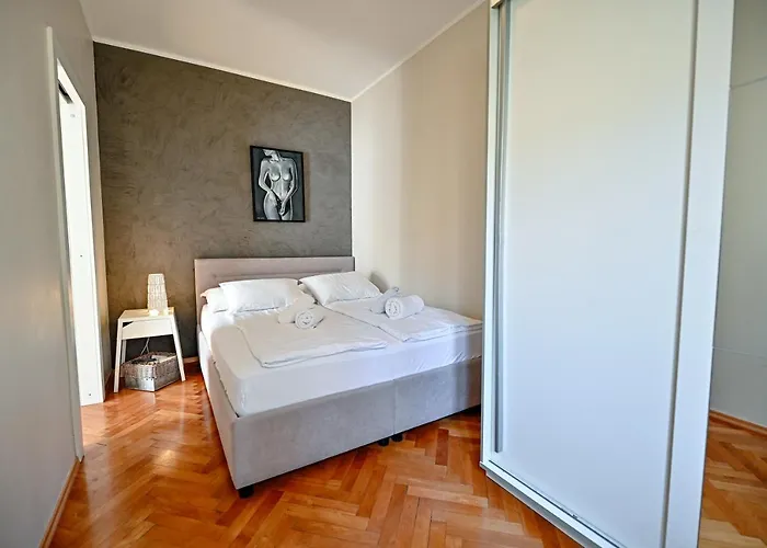 Jakov With Balcony * זאדאר