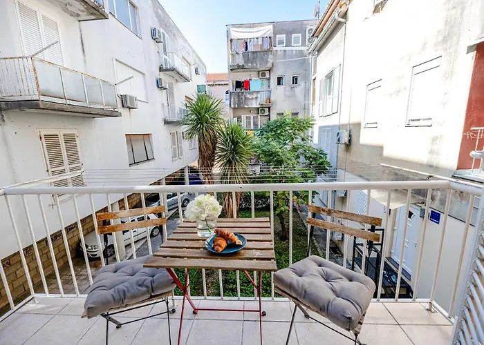 Jakov With Balcony * זאדאר