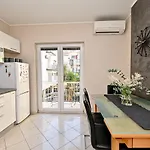 Jakov With Balcony アパート ザダル