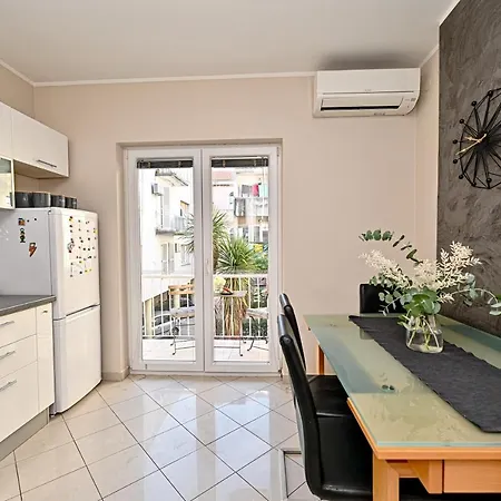 Jakov With Balcony Apartment Zadar