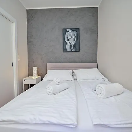 Jakov With Balcony * Zara