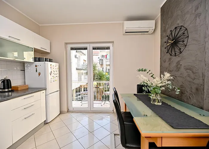 Jakov With Balcony Apartamento Zadar